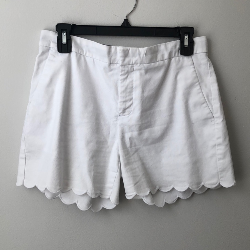 Banana Republic White Scalloped Hem Shorts size 2